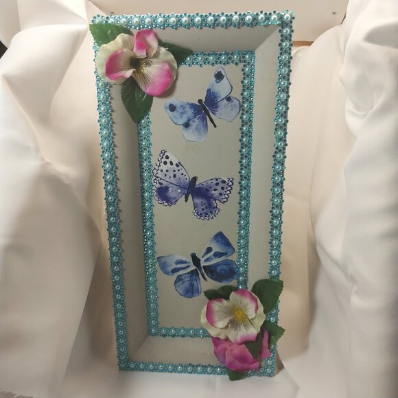 HANDMADE BUTTERFLY AND FLOWER WALL HANGER - Picture 1 of 1